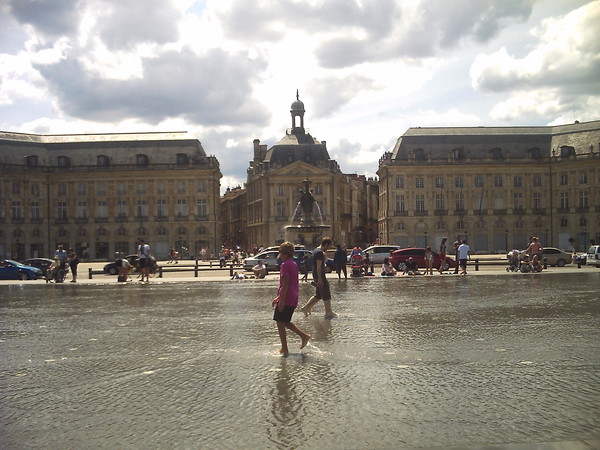 BORDEAUX - PLACE DE LA BOURSE ET LE MIROIR D'EAU 