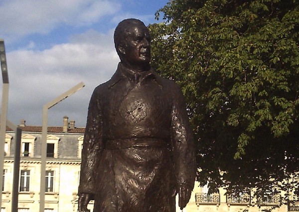 BORDEAUX - STATUE DE JACQUES CHABAN- DELMAS