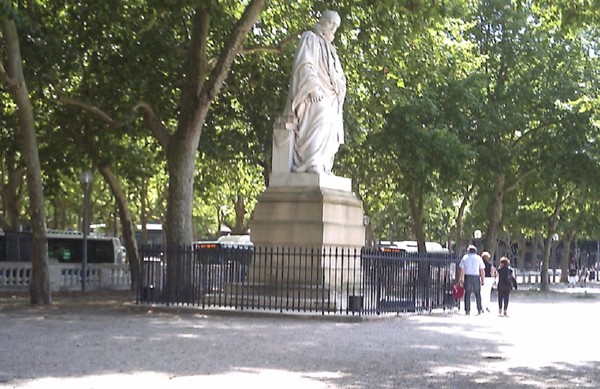 BORDEAUX - STATUE DE MICHEL DE MONTAIGNE 