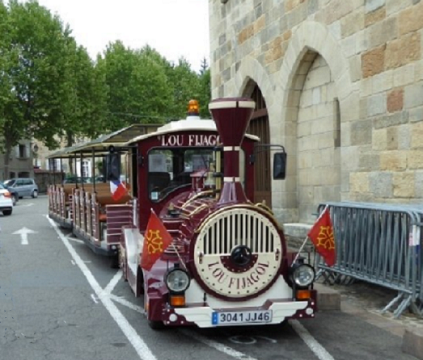 FIGEAC - LE PETIT TRAIN TOURISTIQUE " LOU FIJAGOL"